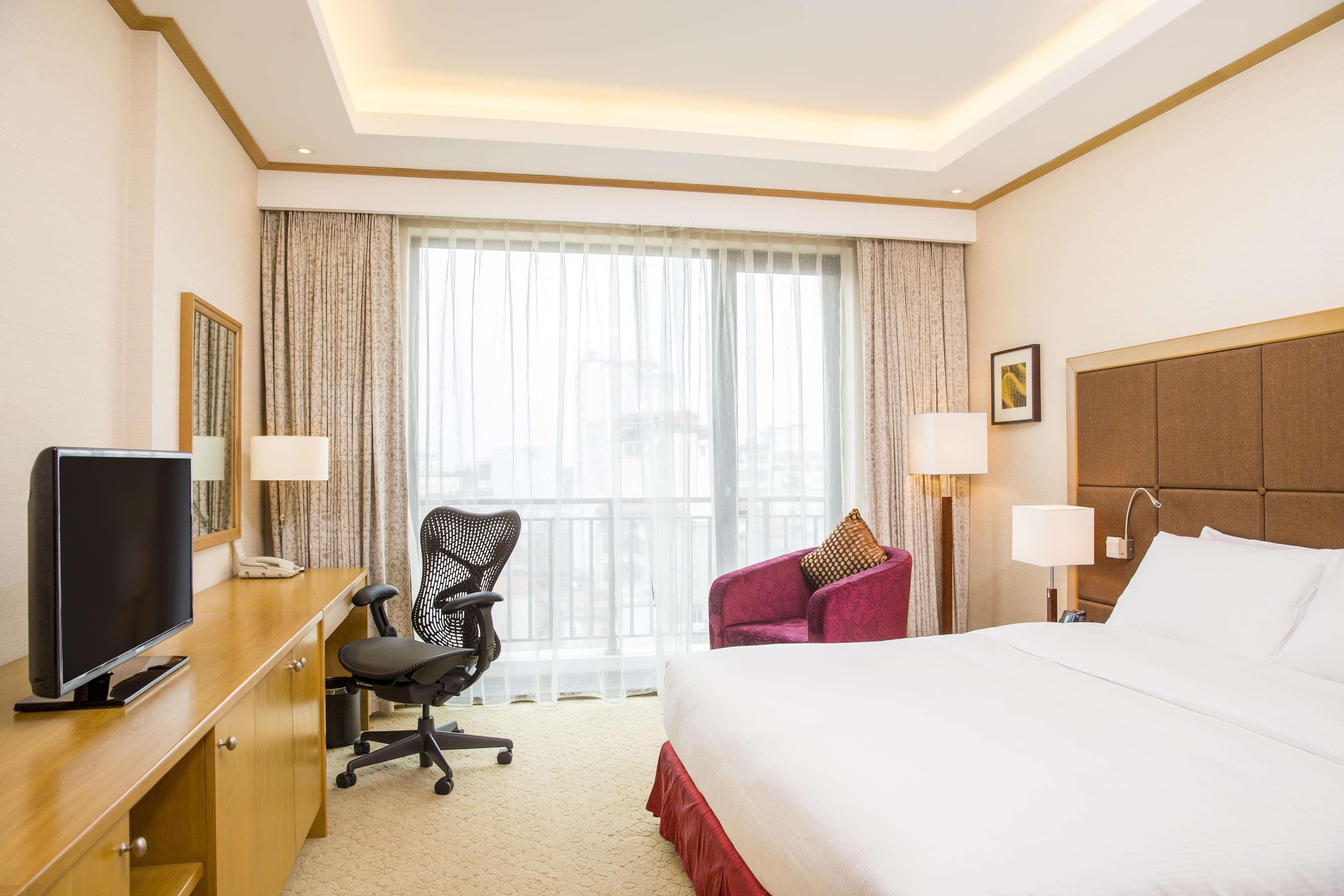 Hilton Garden Inn Hanoi Exteriör bild