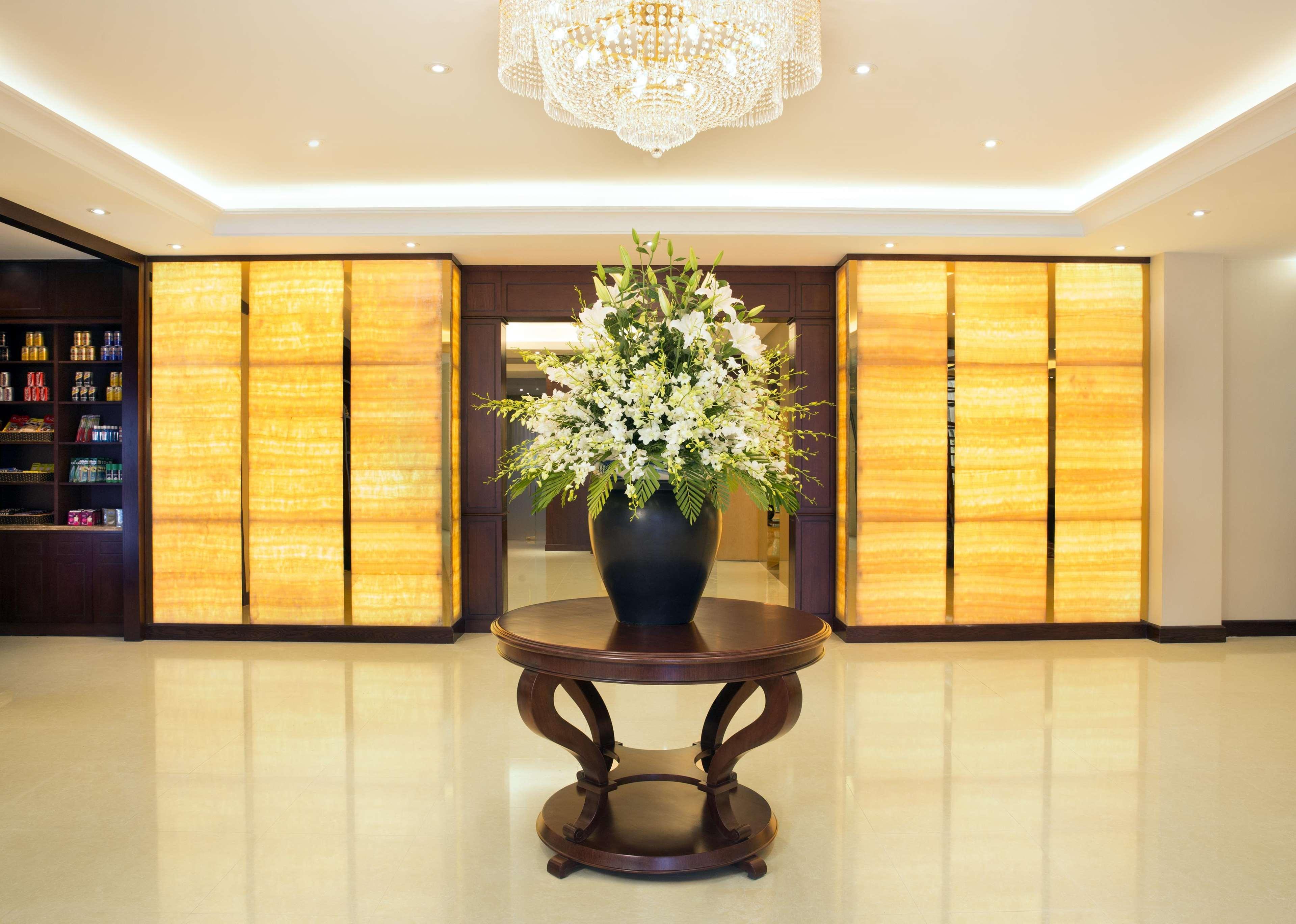 Hilton Garden Inn Hanoi Exteriör bild