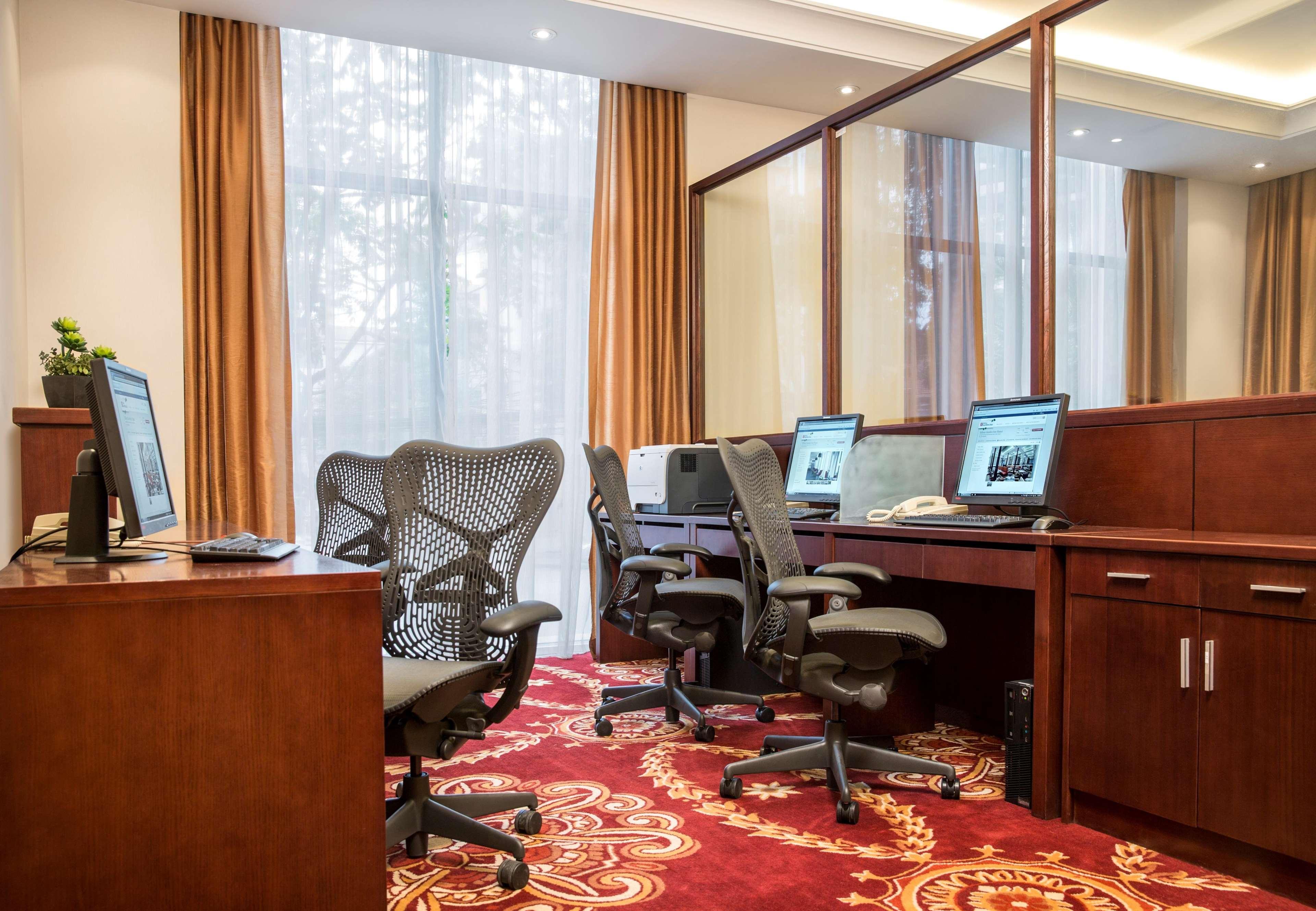 Hilton Garden Inn Hanoi Exteriör bild