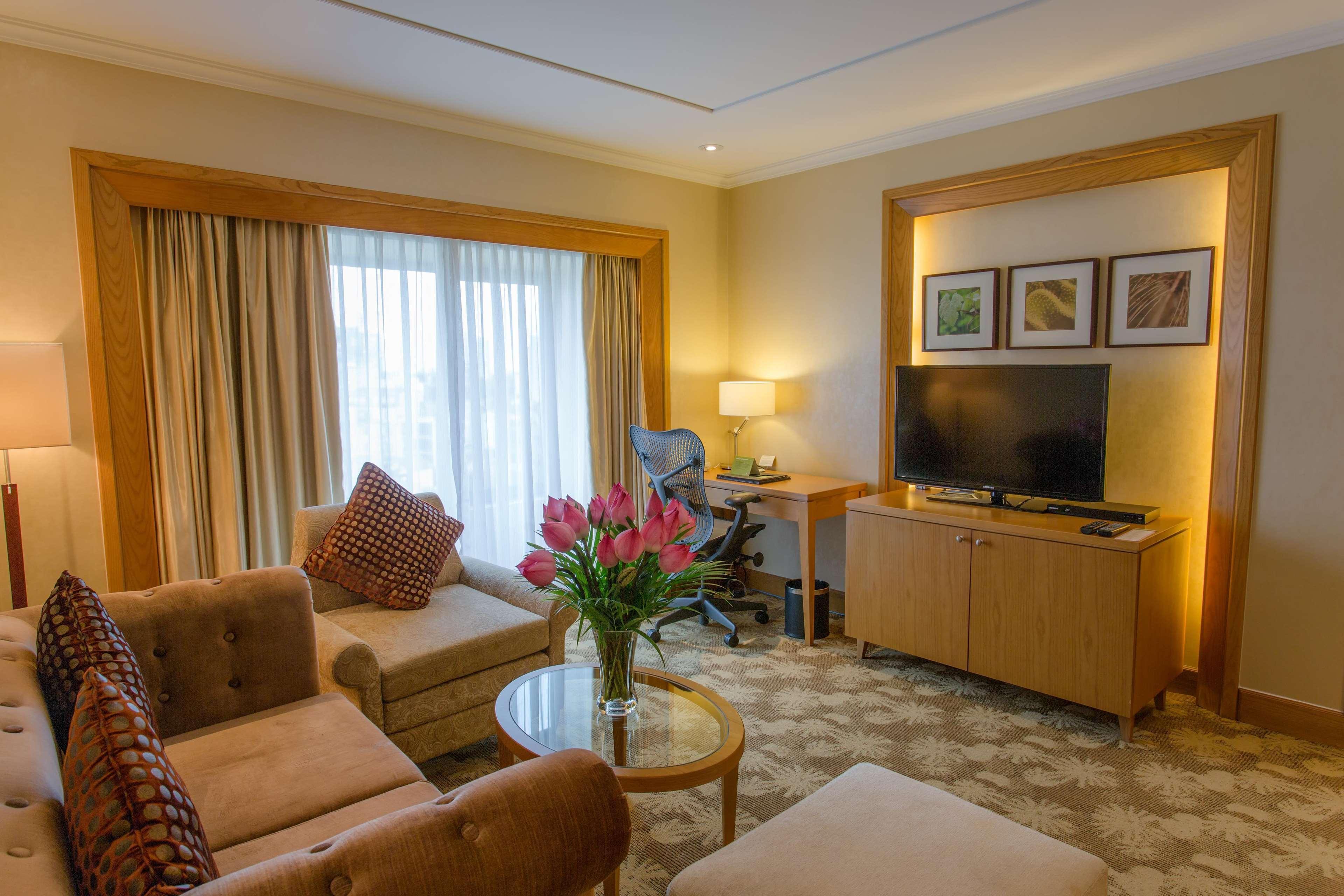 Hilton Garden Inn Hanoi Exteriör bild