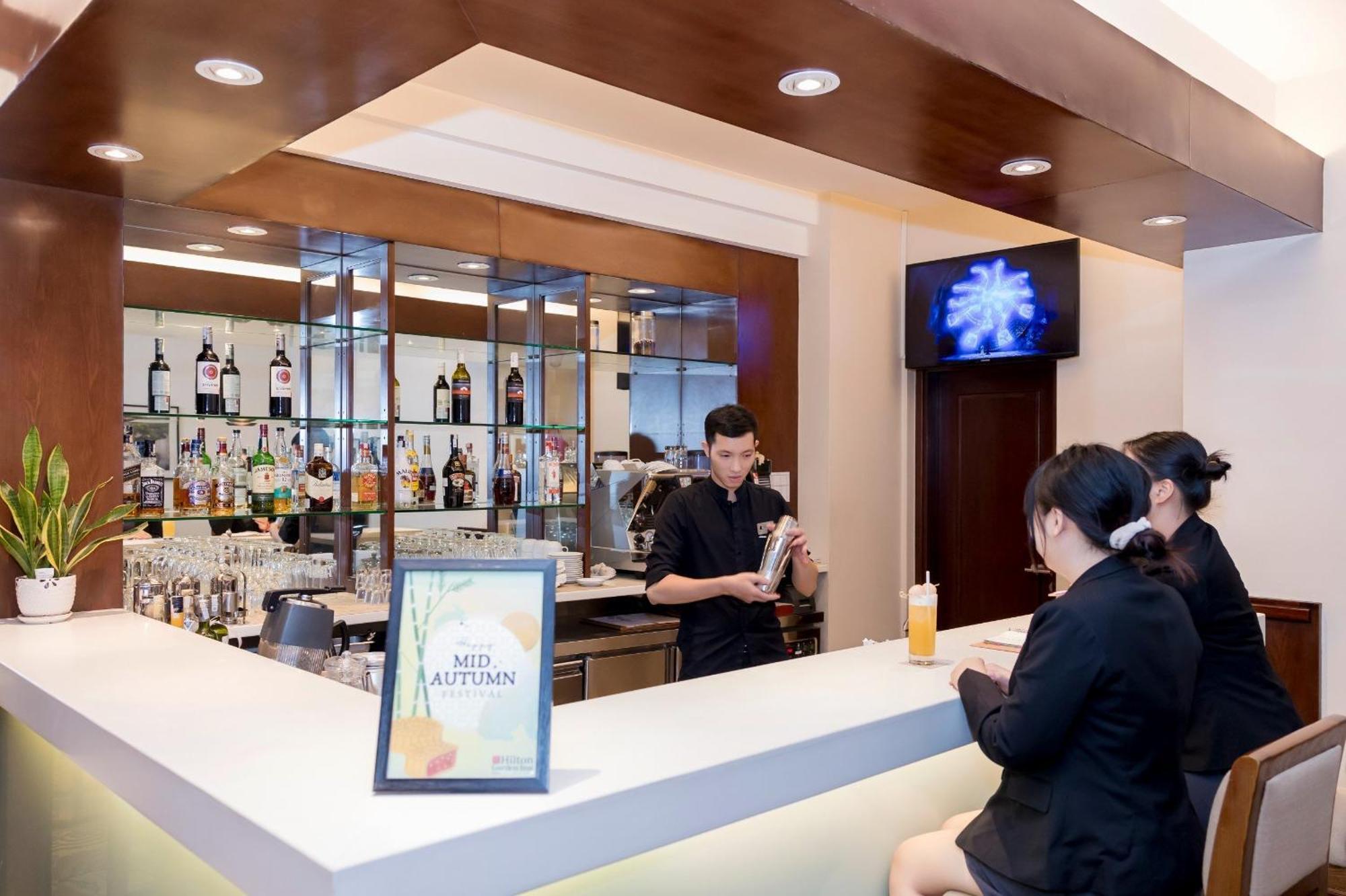 Hilton Garden Inn Hanoi Exteriör bild