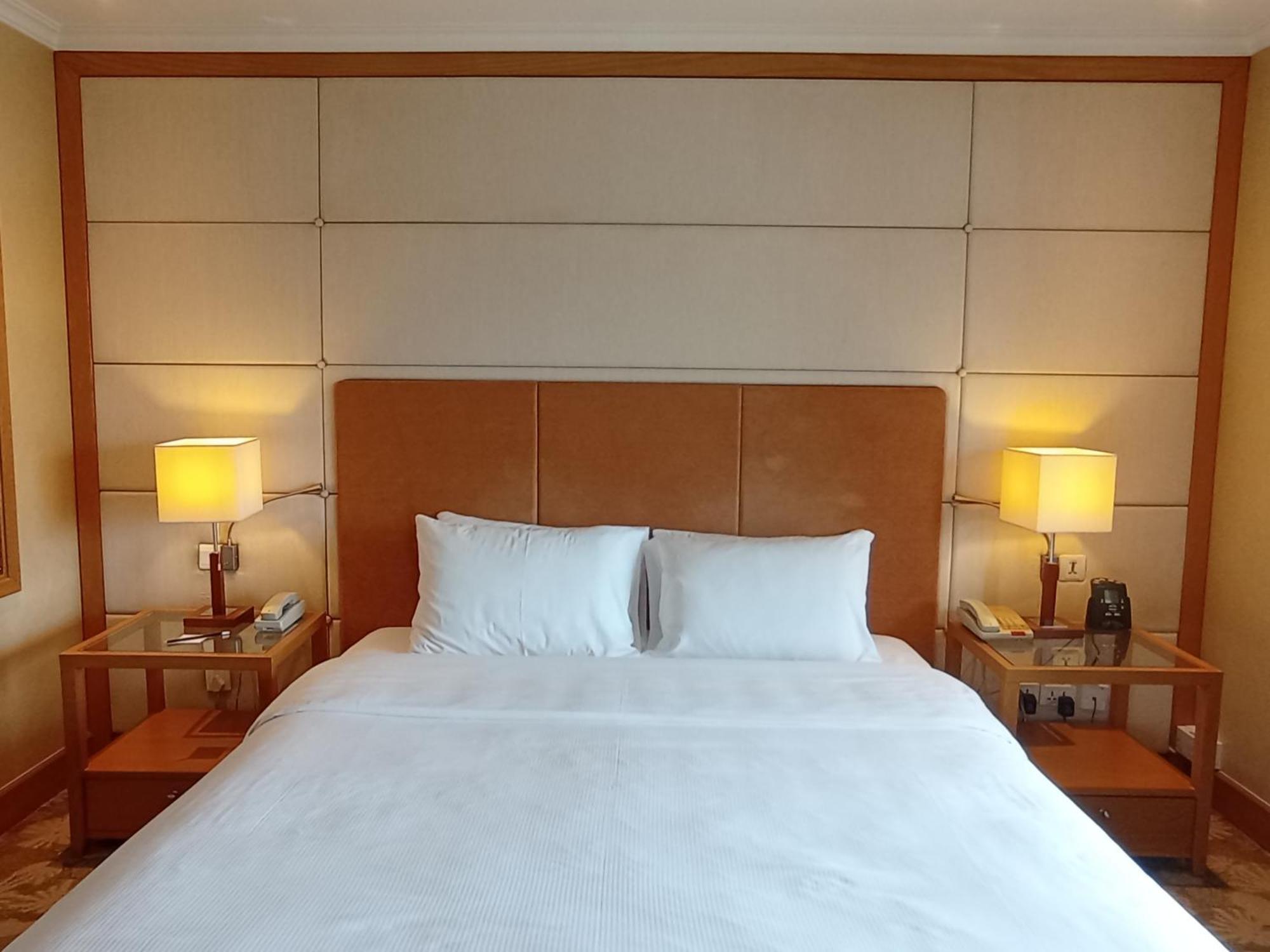 Hilton Garden Inn Hanoi Exteriör bild