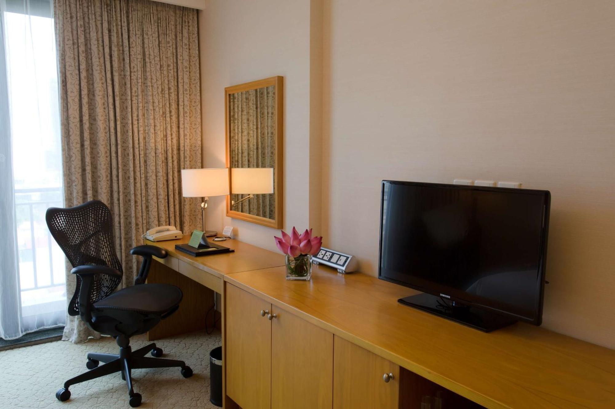 Hilton Garden Inn Hanoi Exteriör bild