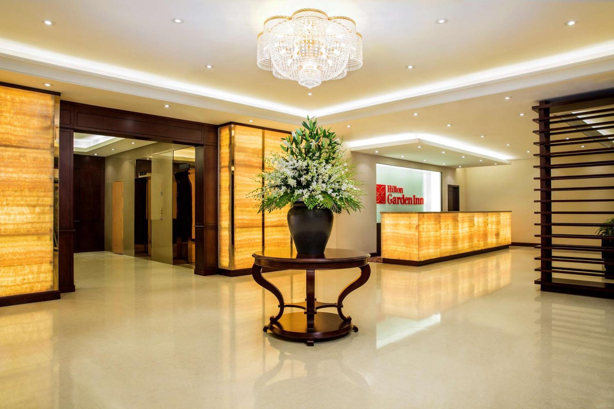 Hilton Garden Inn Hanoi Exteriör bild