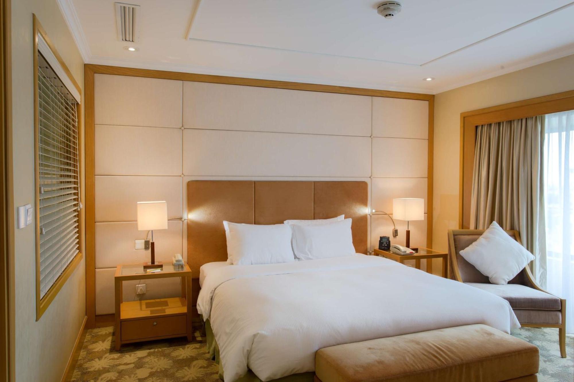 Hilton Garden Inn Hanoi Exteriör bild
