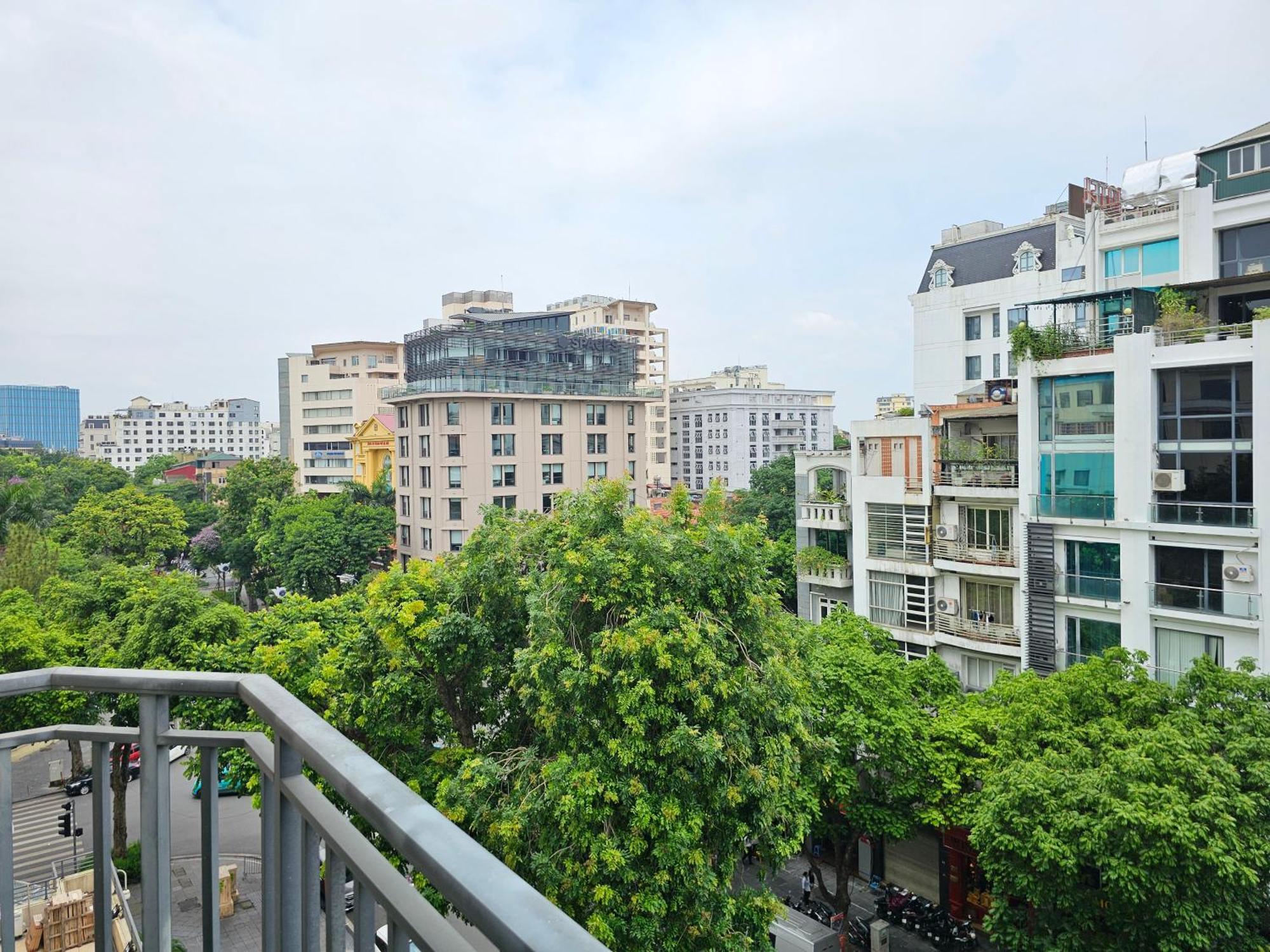 Hilton Garden Inn Hanoi Exteriör bild